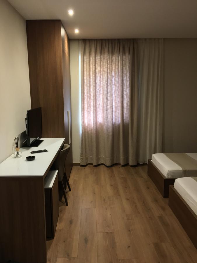 Soleo Hotel Tirana Esterno foto