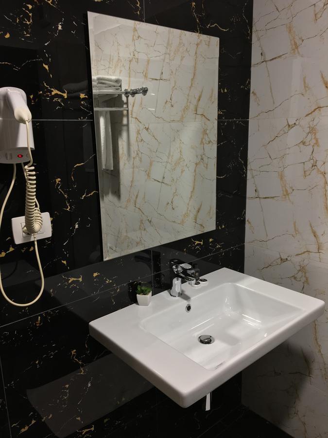 Soleo Hotel Tirana Esterno foto